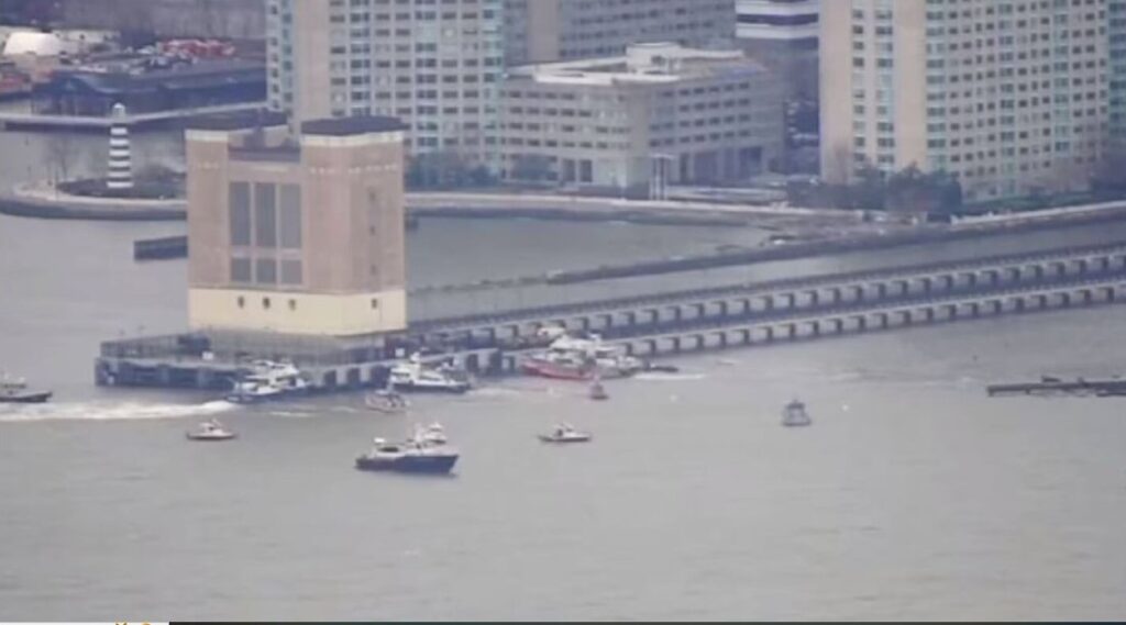 Tragedia en Nueva York: un helicóptero se estrelló en el río Hudson y hay 6 muertos